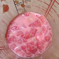 西瓜棒冰（水果冰淇淋）的做法步骤2
