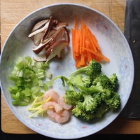 蔬菜虾仁粥的做法步骤1