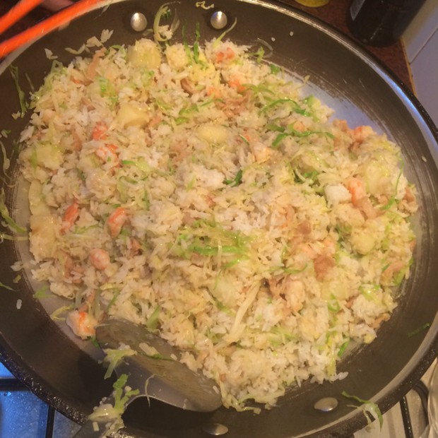 花椰菜猪肉虾仁炒饭的做法