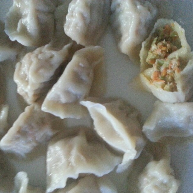 西芹胡萝卜水饺的做法