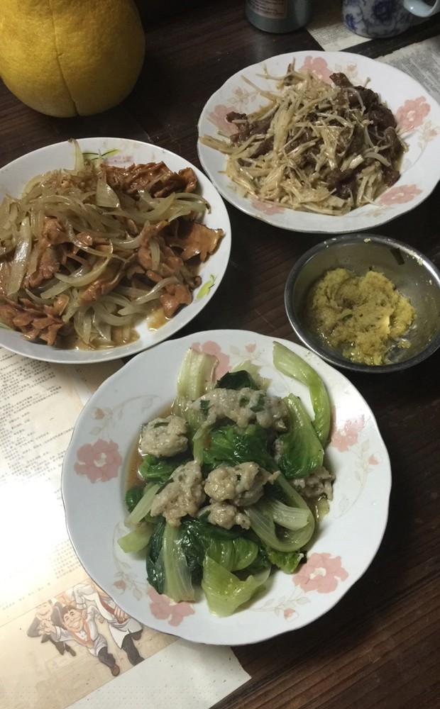 鱿鱼洋葱 金针菇牛肉的做法