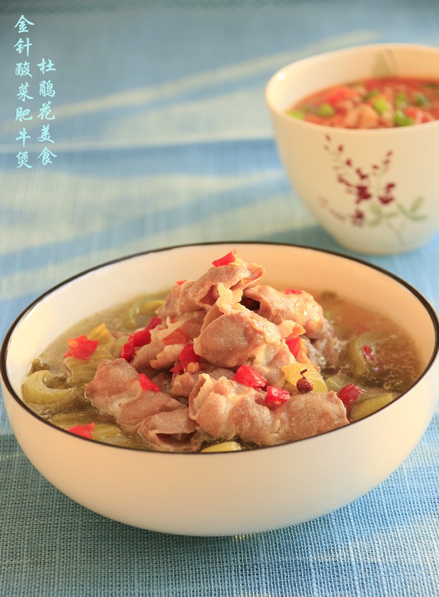 金针酸菜肥牛煲的做法