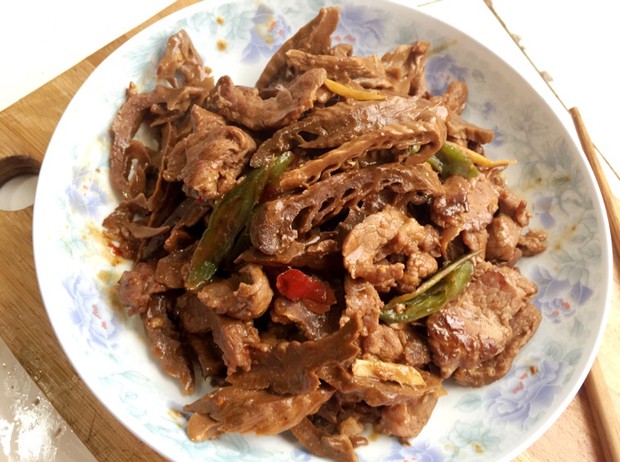 牛肉炒干笋子(玉兰片)味特鲜的做法
