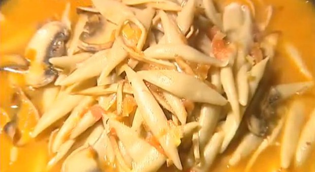 养生新美食 蘑菇莜面鱼的做法