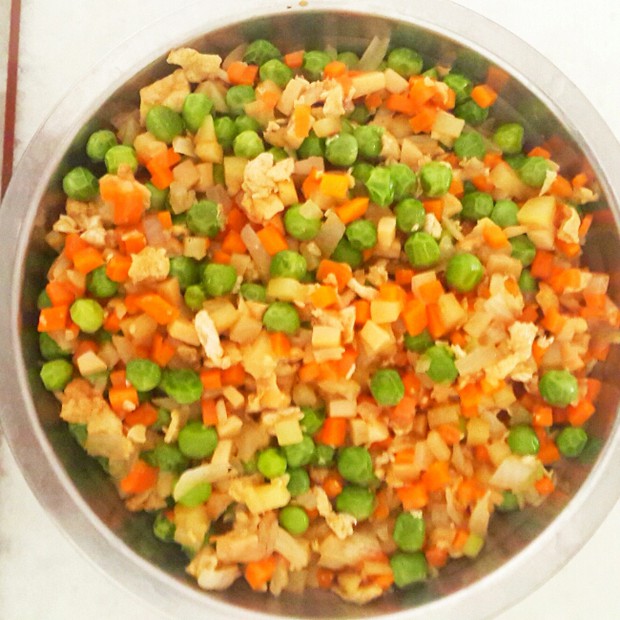 青豆炒素鲜的做法