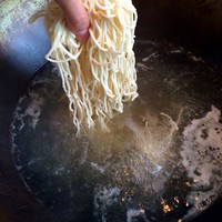 ţ4