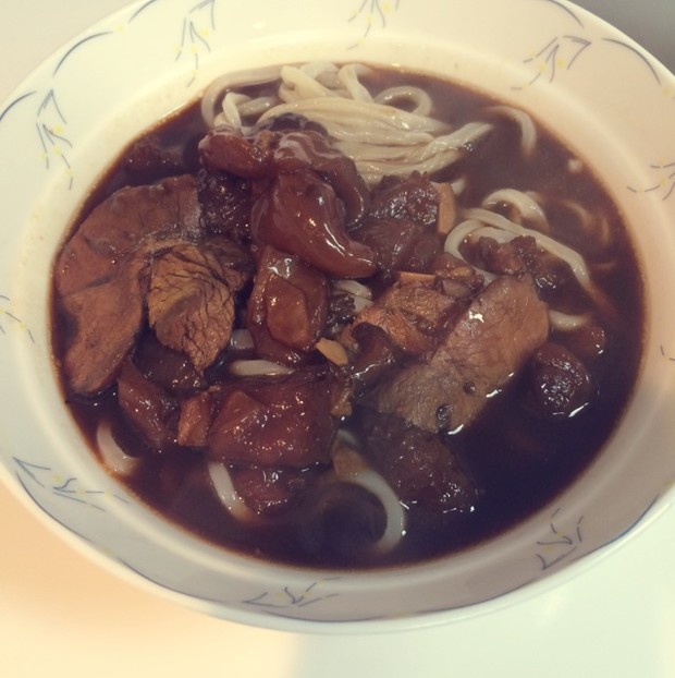 原汁原味半肉半筋牛肉面的做法