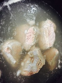 ţ1