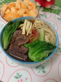 ţ2