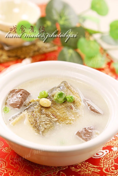 双豆鸭血鱼汤的做法