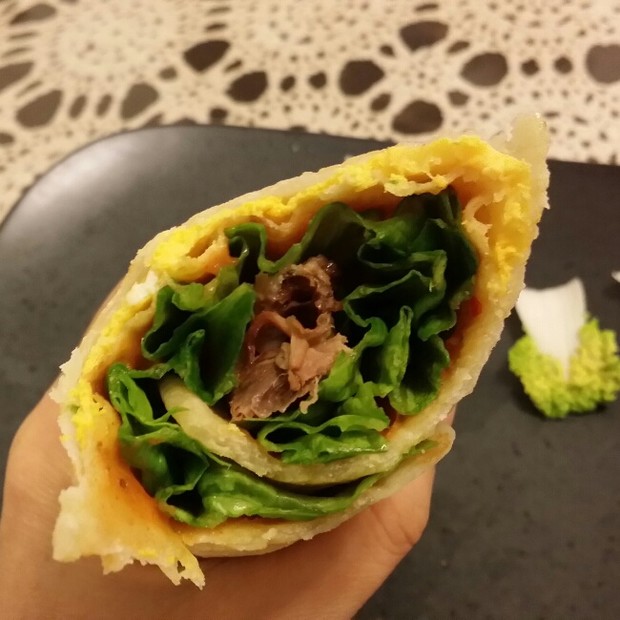 鸡蛋灌饼卷的做法