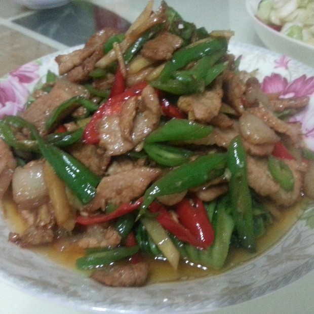 青红椒芥菜小炒肉的做法