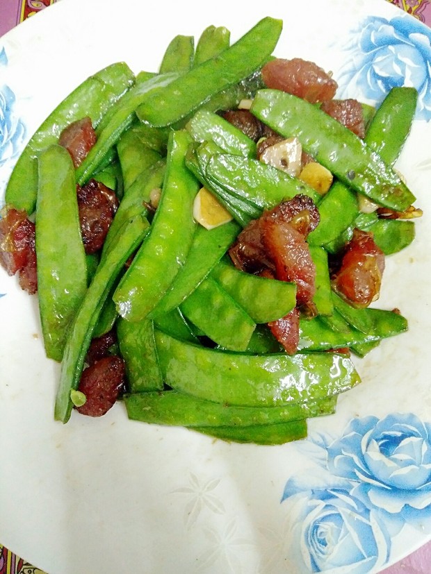 荷兰豆炒腊肠的做法