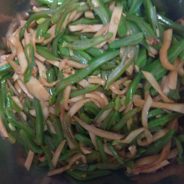 杏鲍菇素炒扁豆丝的做法