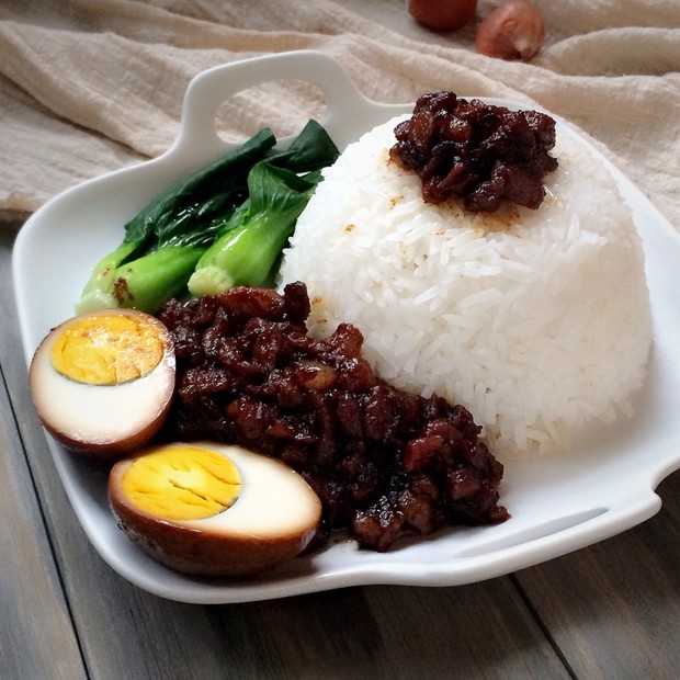冬笋卤肉饭的做法