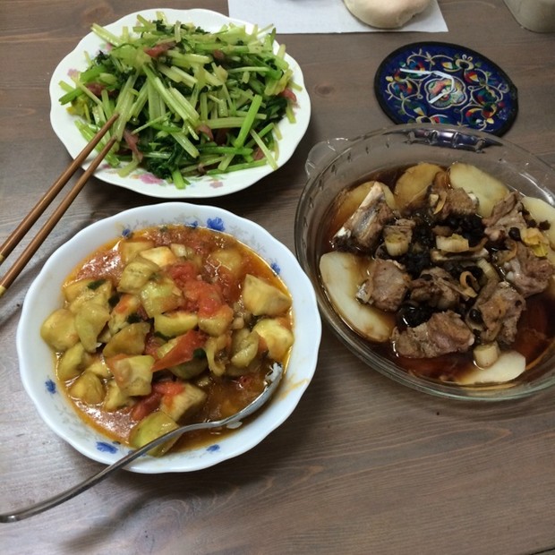腊肠炒香芹的做法