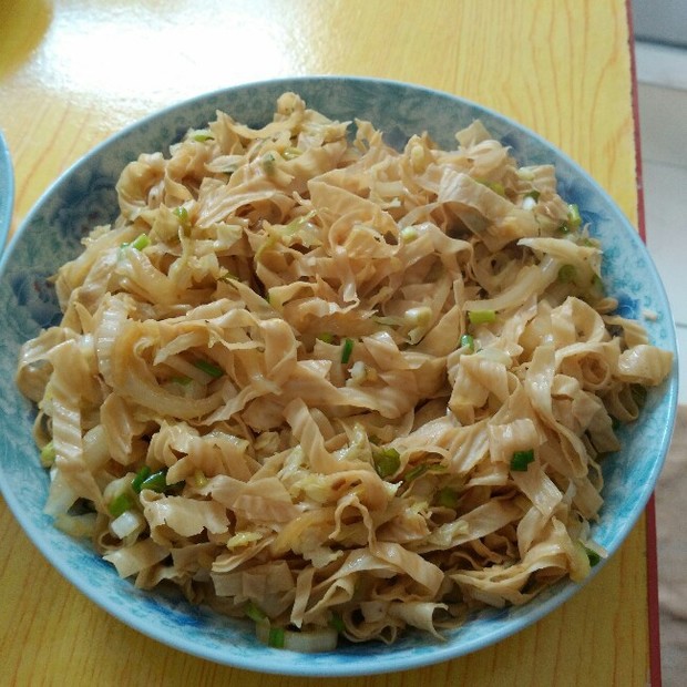 豆皮炒白菜丝的做法