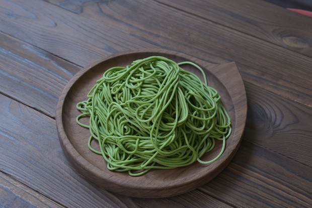 菠菜面(面条机版)的做法