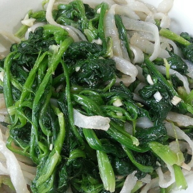 凉拌菠菜的做法