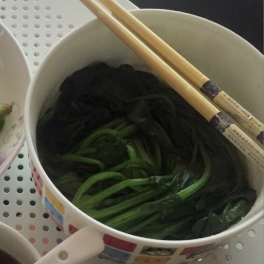 腐乳菠菜的做法
