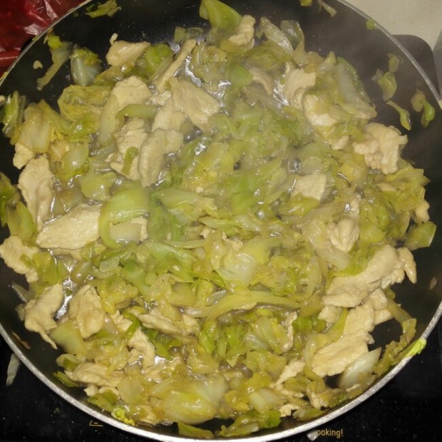 鸡胸脯炒洋白菜的做法