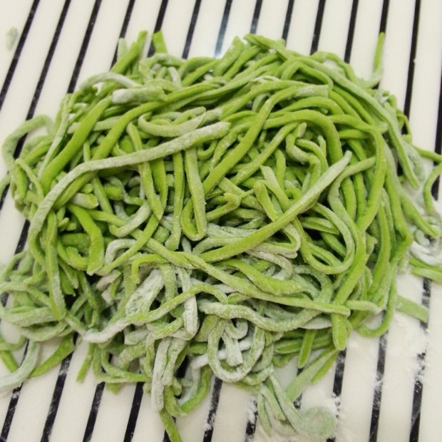 手擀面(自制青菜面)的做法