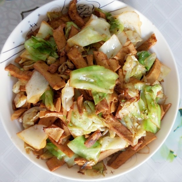 甘蓝炒豆干的做法