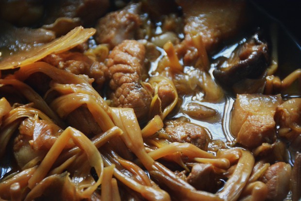 黄花菜炖肉的做法