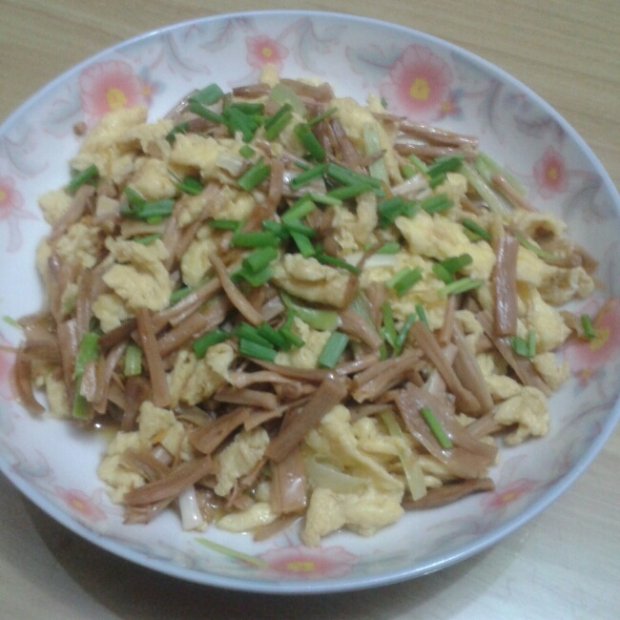 黄花菜炒鸡蛋的做法