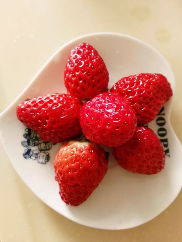 洗草莓的做法