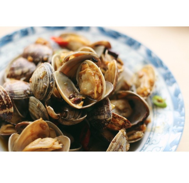 夏季下酒菜—辣炒蛤蜊(附蛤蜊吐沙窍门)的做法