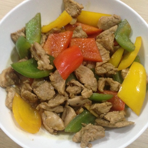 三色椒小炒肉的做法