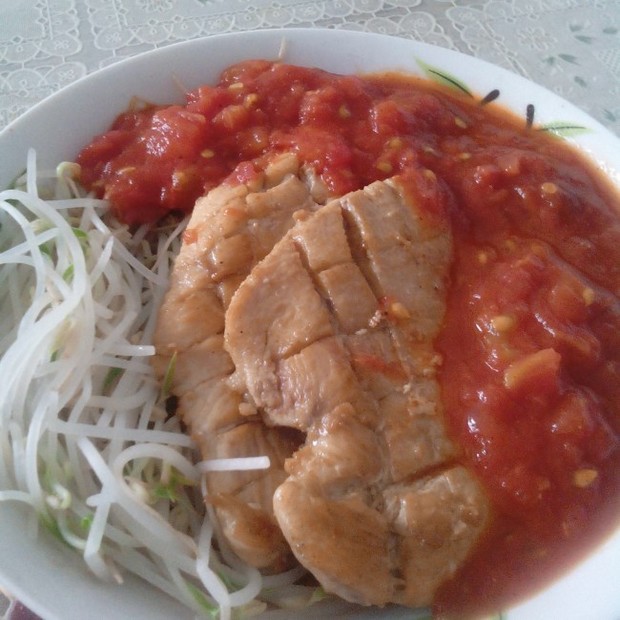 茄汁豆芽鸡胸肉的做法