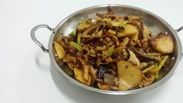 最好吃的~干锅鱿鱼的做法