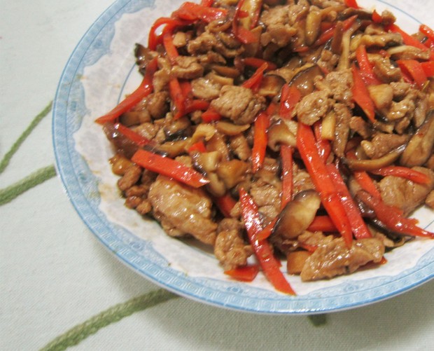香菇胡萝卜炒肉丝的做法