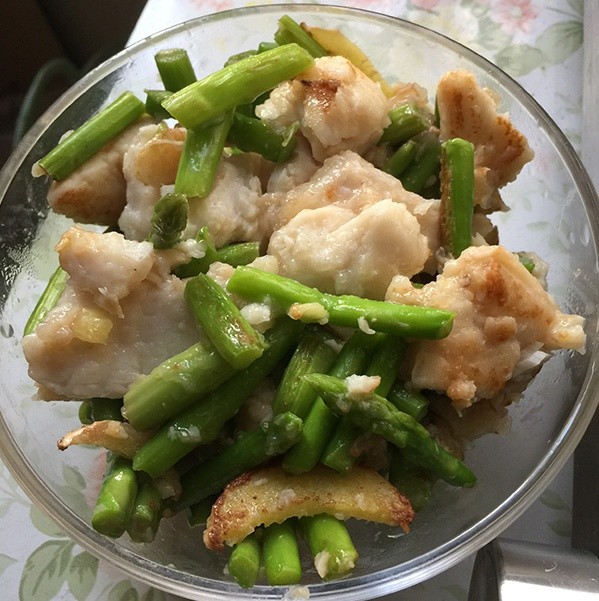 龙利鱼炒芦笋的做法