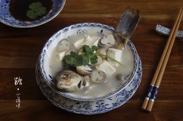 【鲫鱼豆腐汤】秋季进补不妨多喝点鱼汤的做法