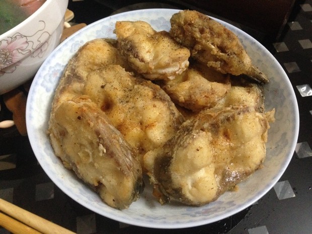 炸草鱼的做法