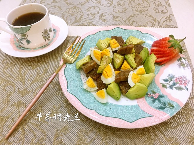 牛油果牛粒鸡蛋沙拉的做法