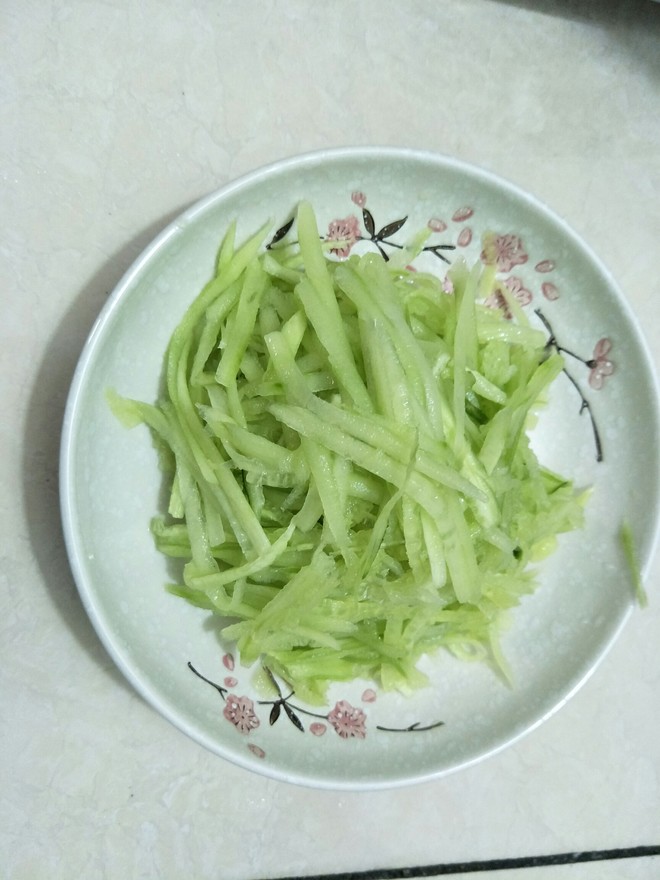 黄瓜丝瘦肉的做法