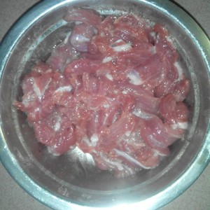 香菇炒瘦肉的做法 步骤2