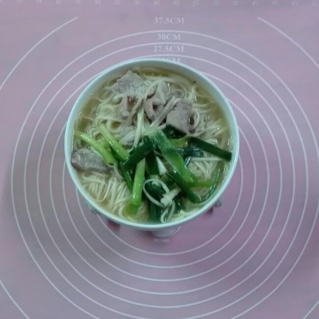 瘦肉汤面的做法