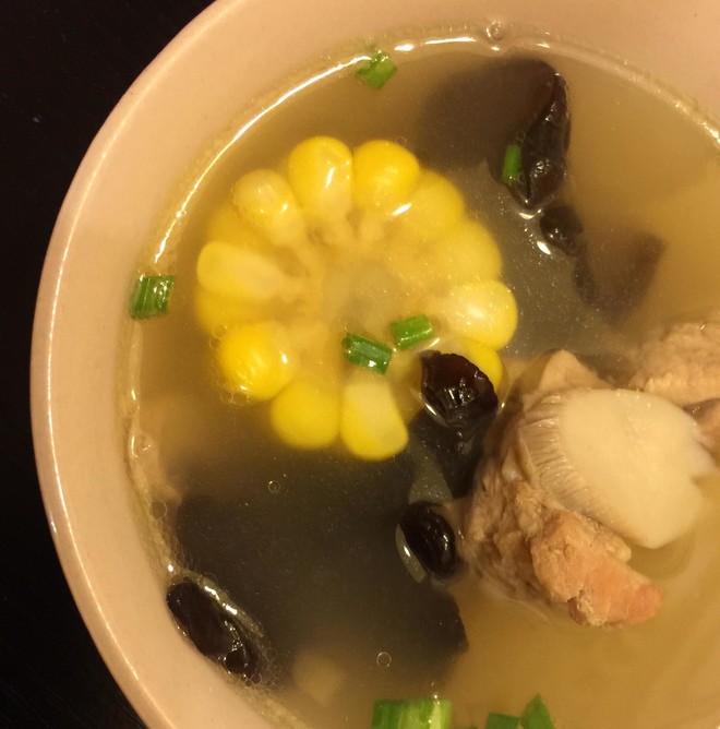 菌菇小排汤的做法