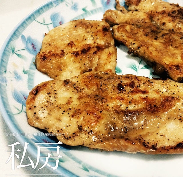 香煎鸡胸肉的做法