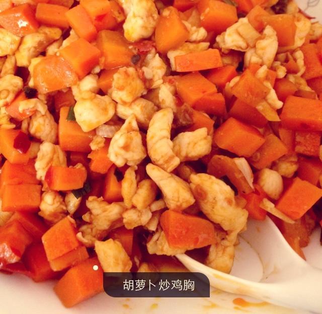 胡萝卜炒鸡胸的做法