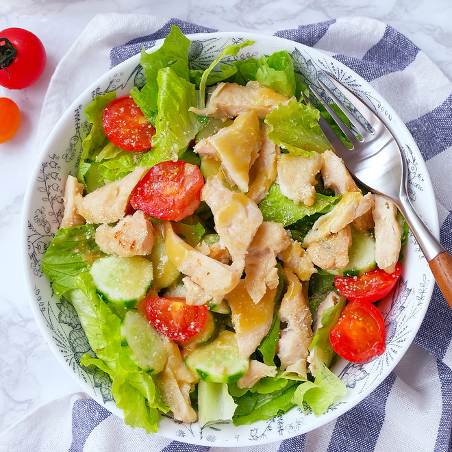 煎鸡胸肉蔬菜沙拉的做法