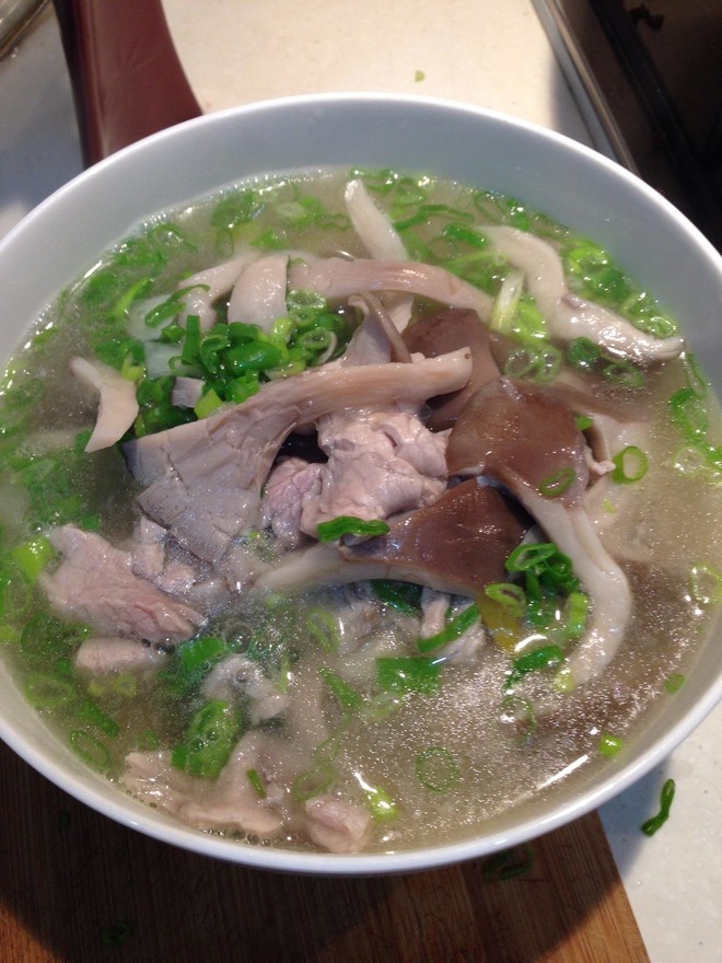 平菇肉片汤的做法