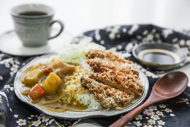 炸猪排咖喱饭的做法