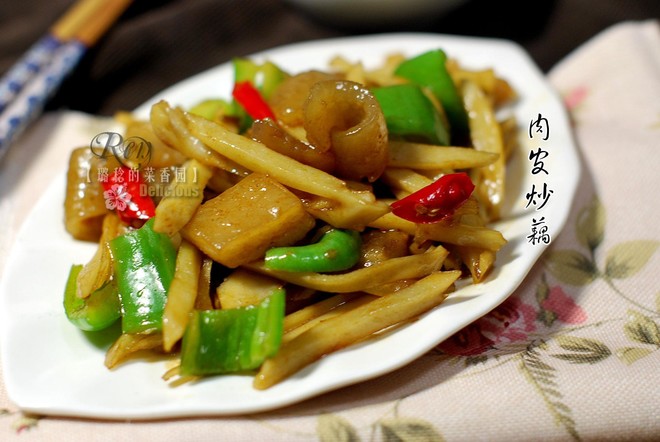 肉皮炒藕的做法