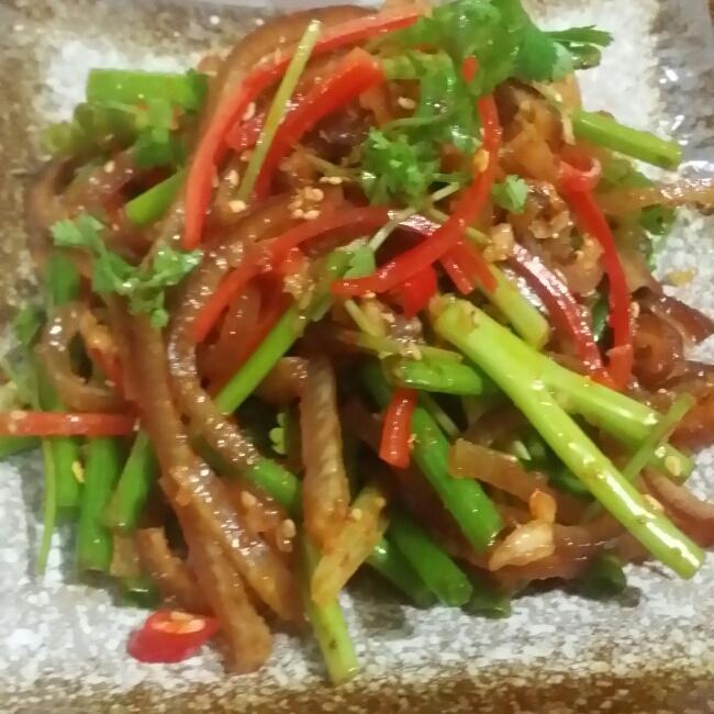香葱拌猪皮的做法